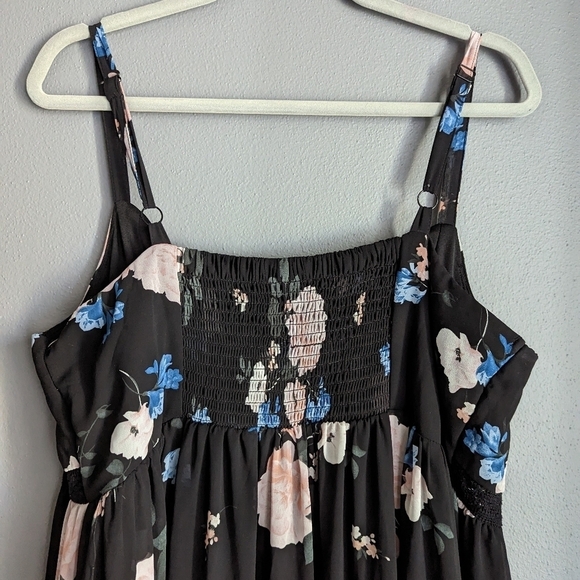 Women's Floral Torrid Dress. Size 2. Plus size women's dress. Black dress. - Picture 3 of 11